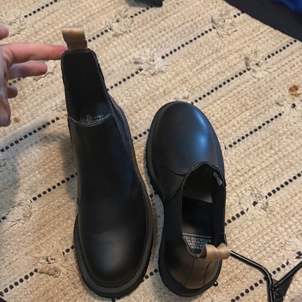 Doc martens 😻 Black Leather Chelsea Boots